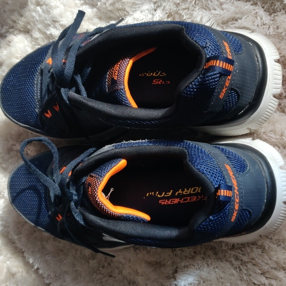 EUC Men's Sketchers Lightweight tennis shoes - Picture 2 of 6